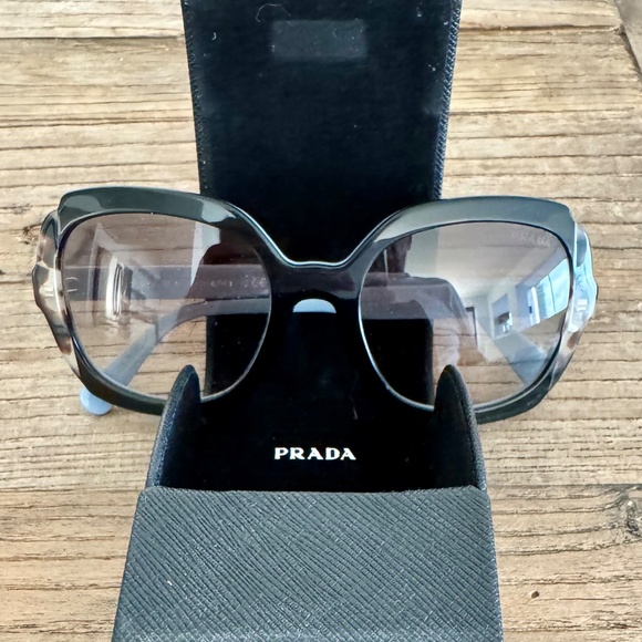 Prada sunglasses - Picture 1 of 7